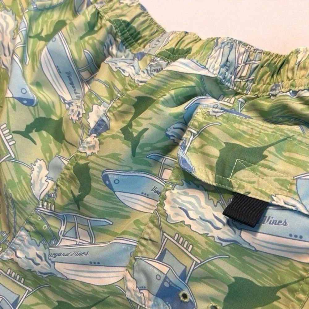 Vineyard Vines Swim Trunks Men's‎ Medium Green Boat Marlin Print Polyester